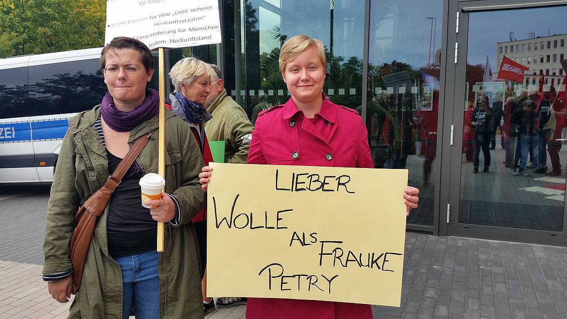 Julia Schlenker
